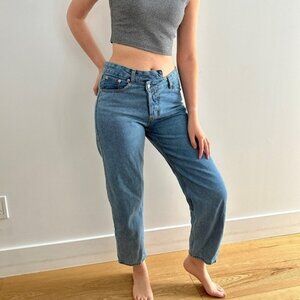 CRISS CROSS  BUTTON FRONT MID RISE JEANS - M